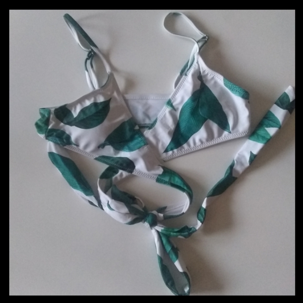 Cupshe Bikini Top Size Small